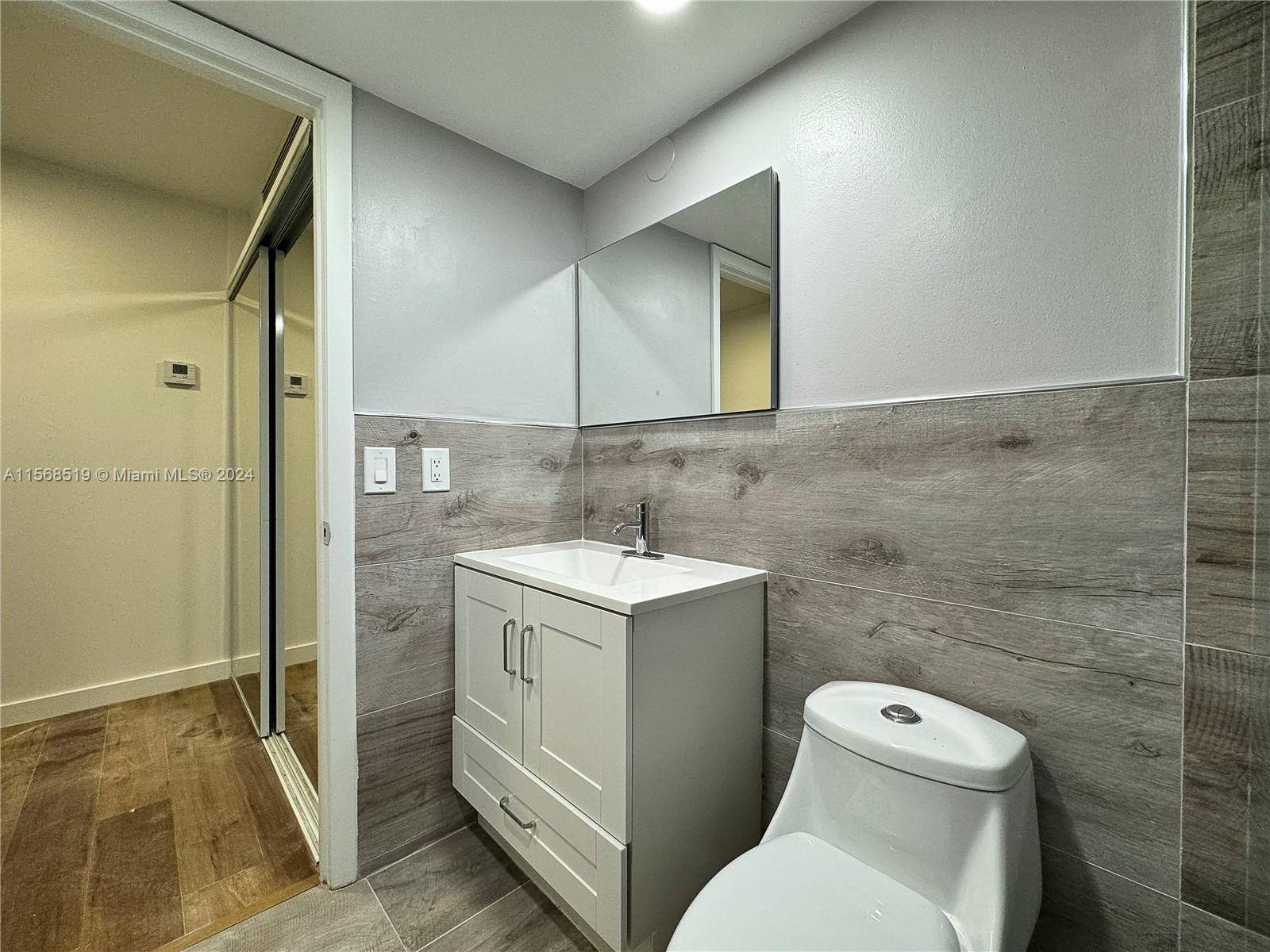 KENDALL CENTER - Residential Lease
