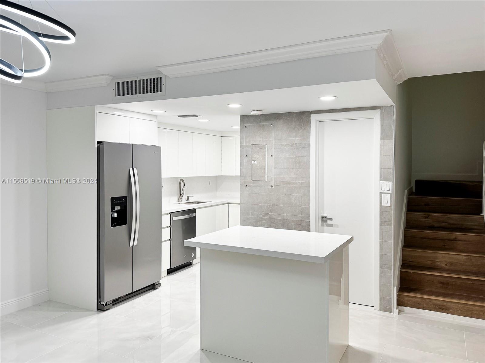 KENDALL CENTER - Residential Lease
