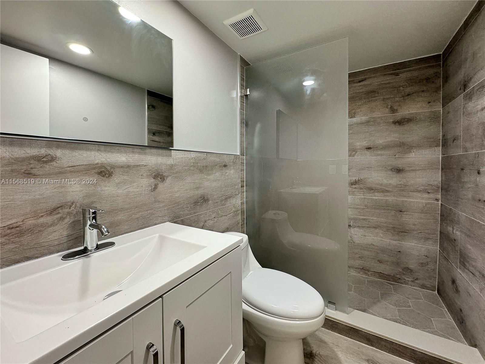 KENDALL CENTER - Residential Lease
