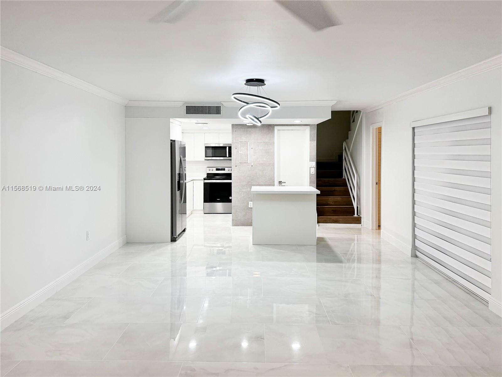 KENDALL CENTER - Residential Lease