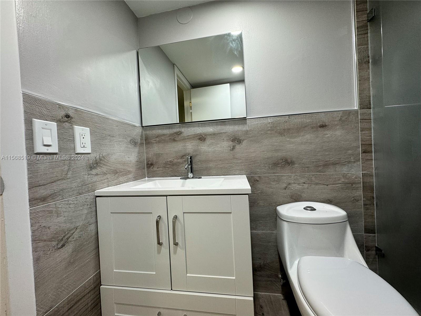KENDALL CENTER - Residential Lease