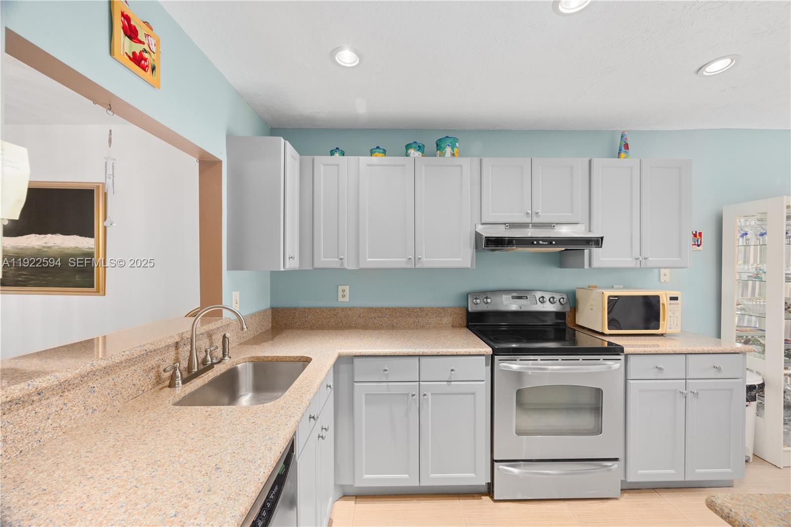 TWIN LAKE GARDENS - Residential