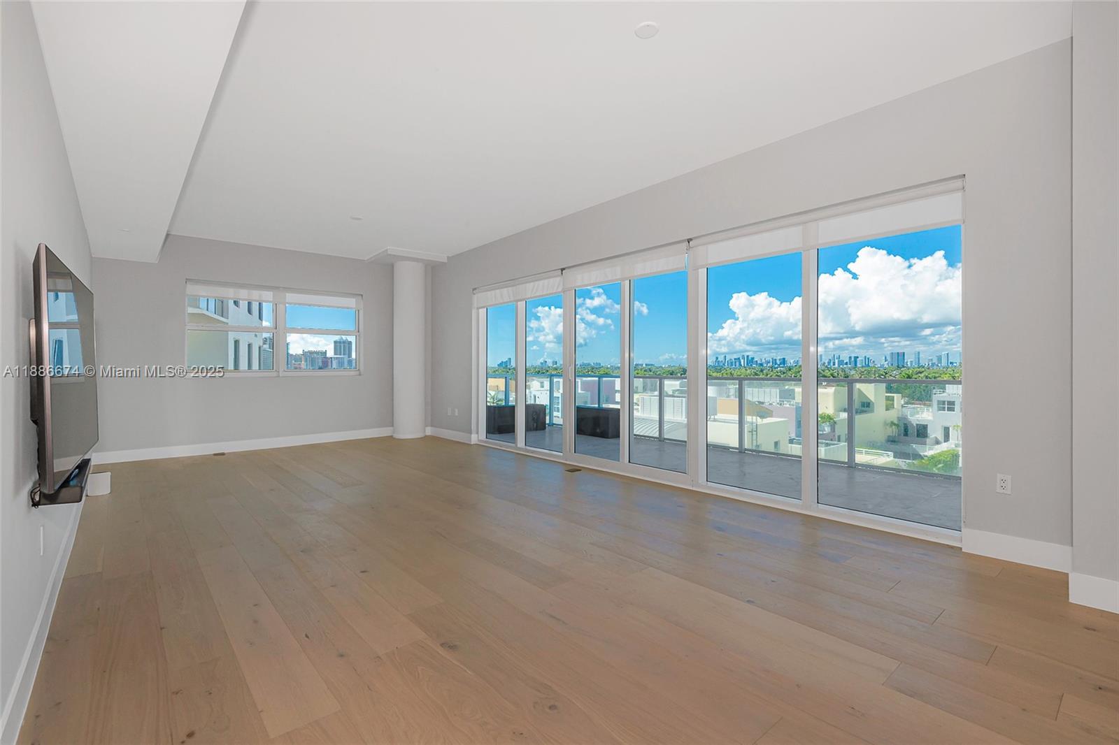 6103 Aqua Ave 605