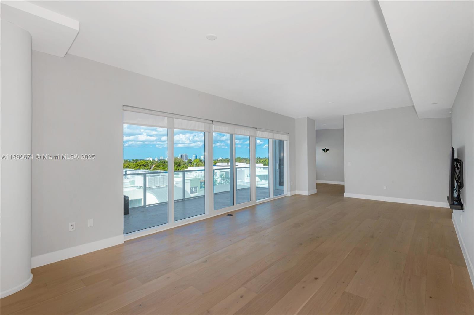 6103 Aqua Ave 605