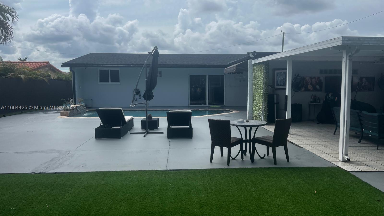 DOUGLAS ESTS 1ST ADDN - Residential