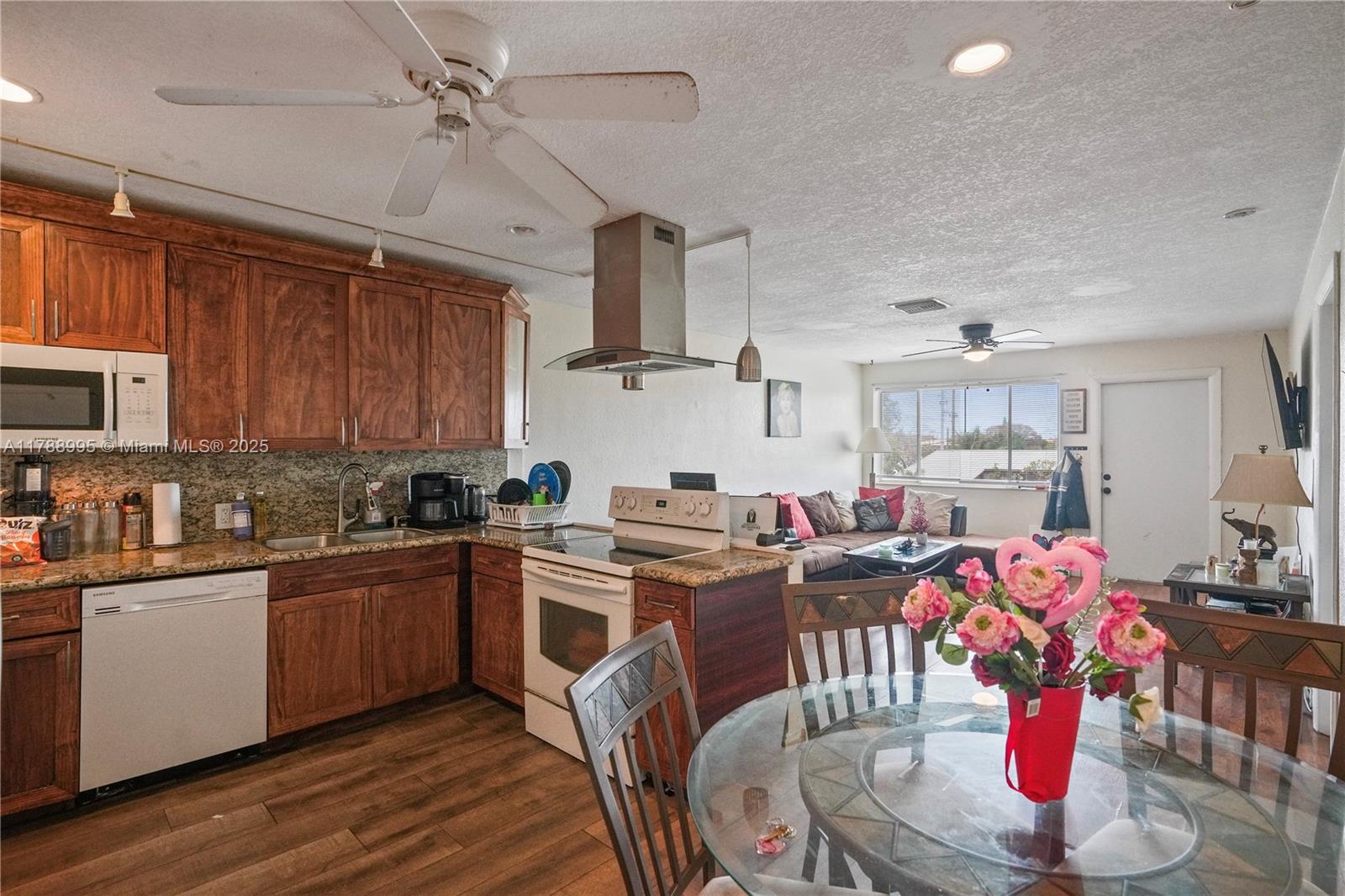 DORIA CONDO - Residential
