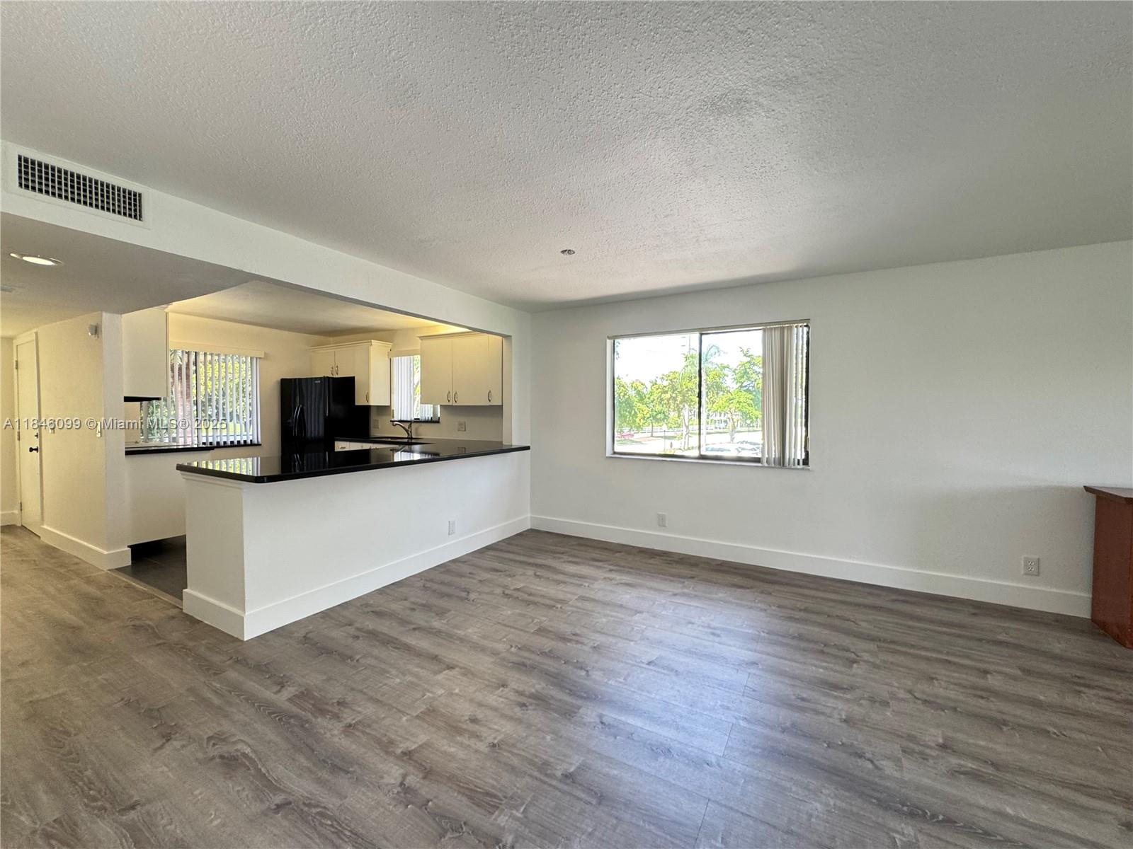 Beautifully Remodeled, Spacious 2 Bed / 2 Bath Condo – Move-In Ready!
This stunning and fully renovated 2-bedroom, 2-bathroom unit offers modern finishes and an open, airy layout. Enjoy resort-style living with premium amenities including a sparkling pool, tennis court, and fully equipped fitness center.
Located in a top-rated school district, this home is ideal for families or professionals seeking quality and comfort.
Association requires a credit score of 700+