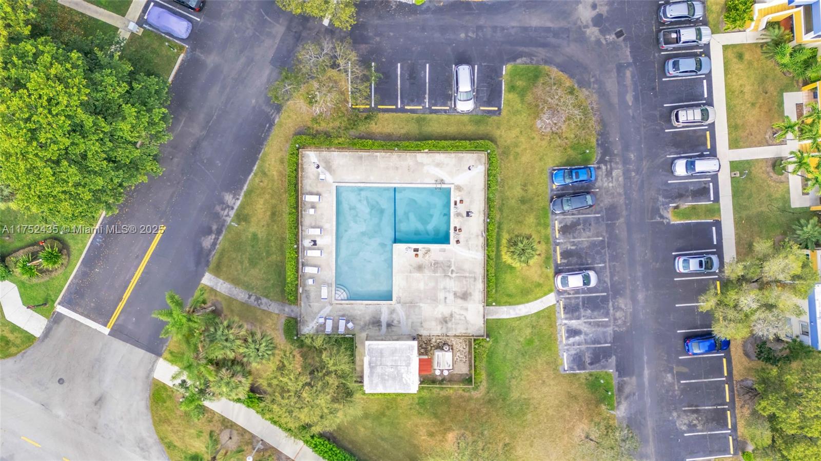 RACQUET CLUB VILLAGE APAR - Residential Lease