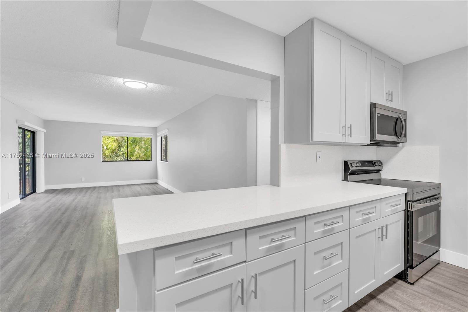 RACQUET CLUB VILLAGE APAR - Residential Lease