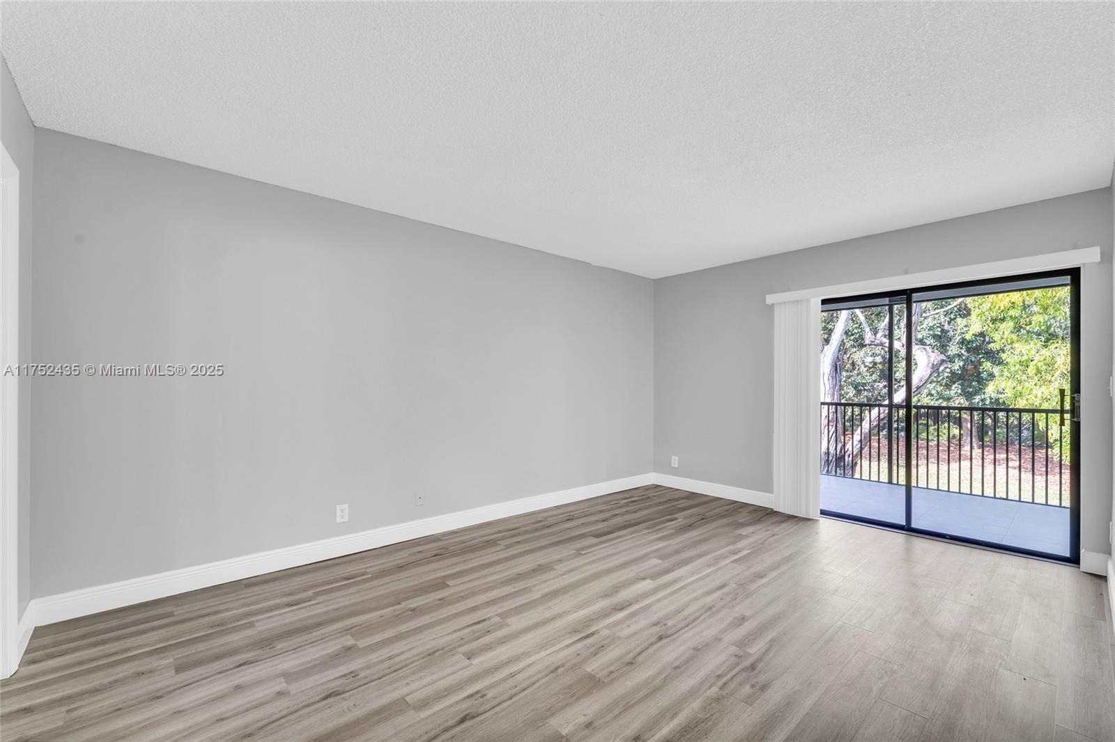 RACQUET CLUB VILLAGE APAR - Residential Lease