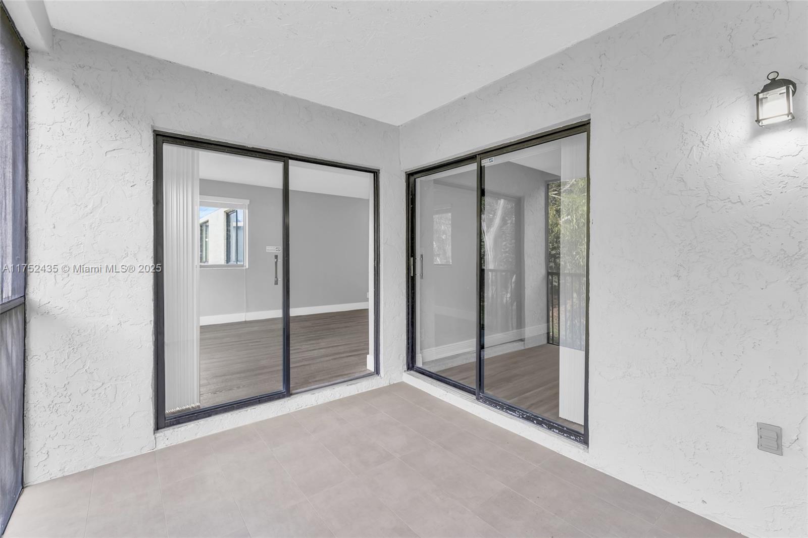 RACQUET CLUB VILLAGE APAR - Residential Lease