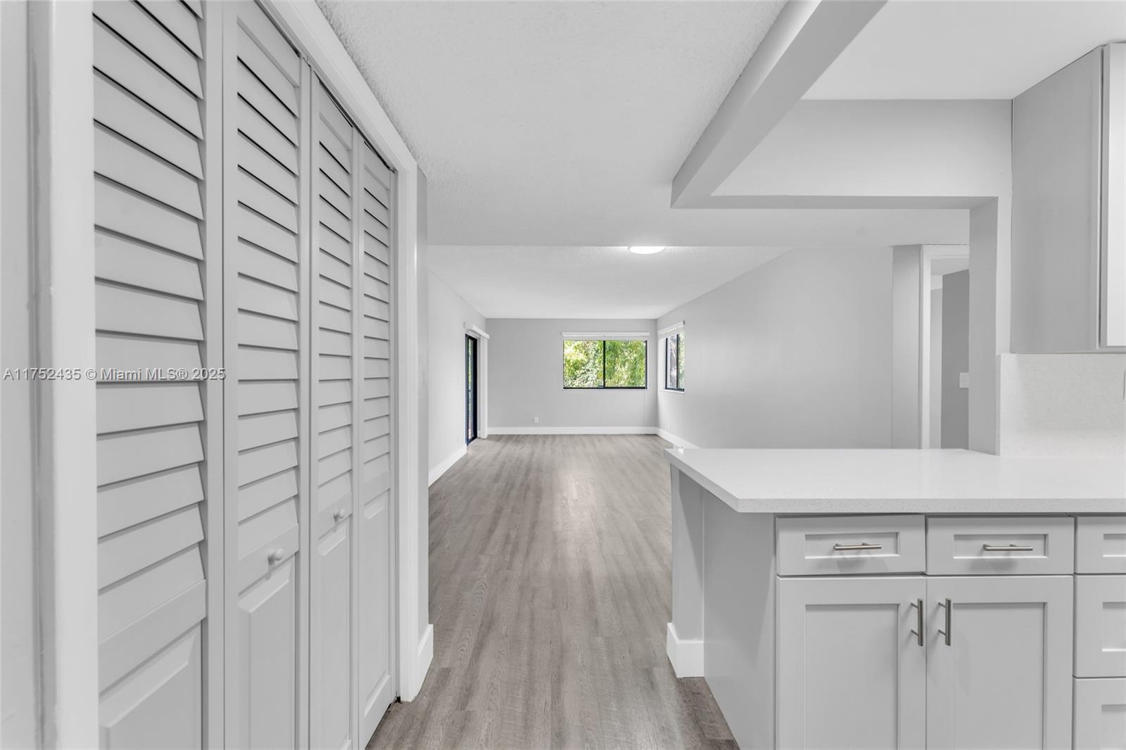 RACQUET CLUB VILLAGE APAR - Residential Lease