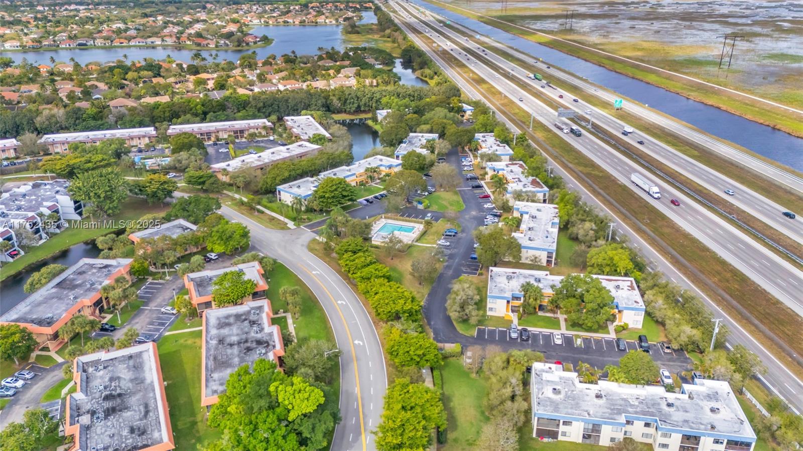 RACQUET CLUB VILLAGE APAR - Residential Lease