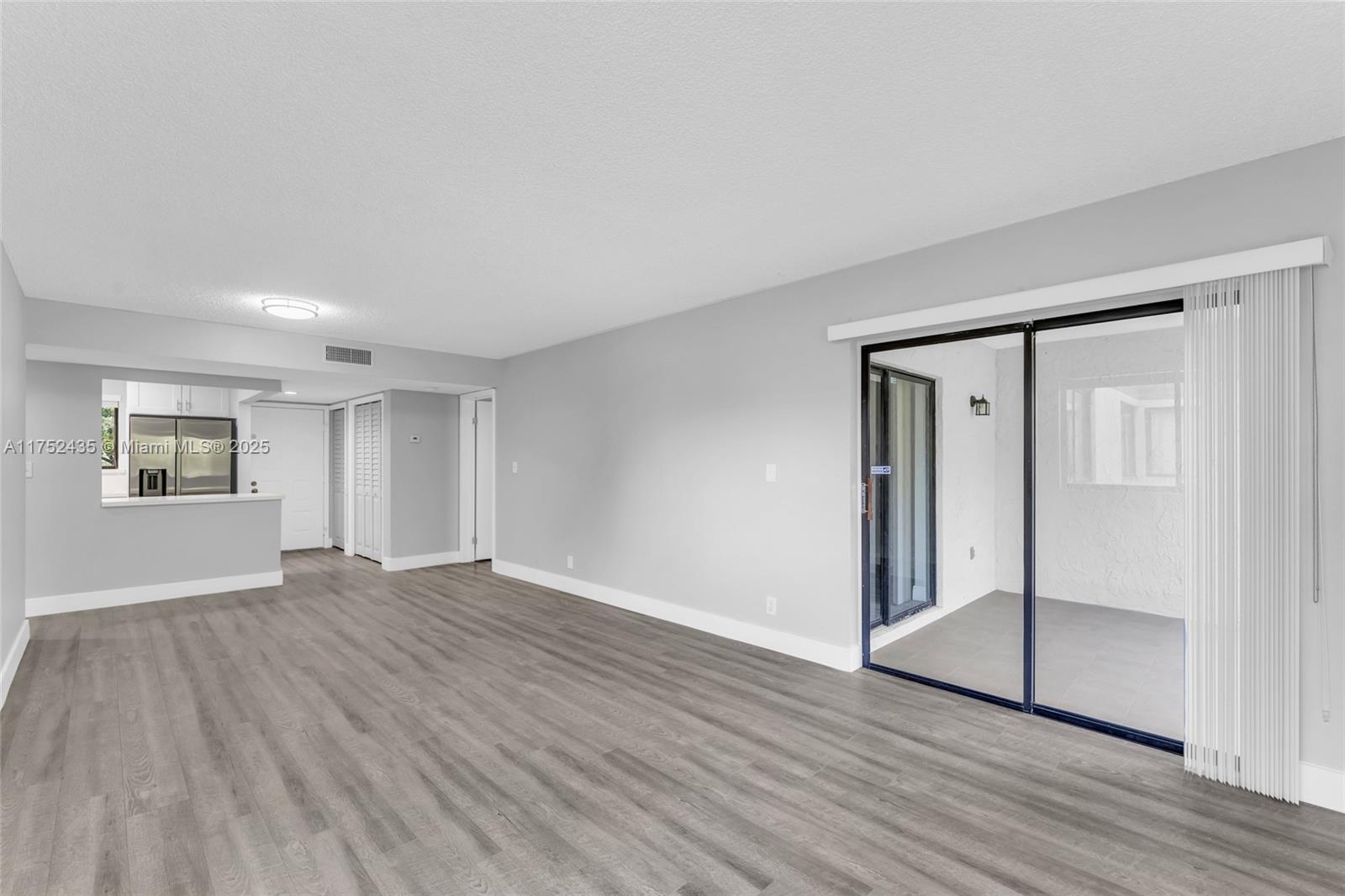 RACQUET CLUB VILLAGE APAR - Residential Lease