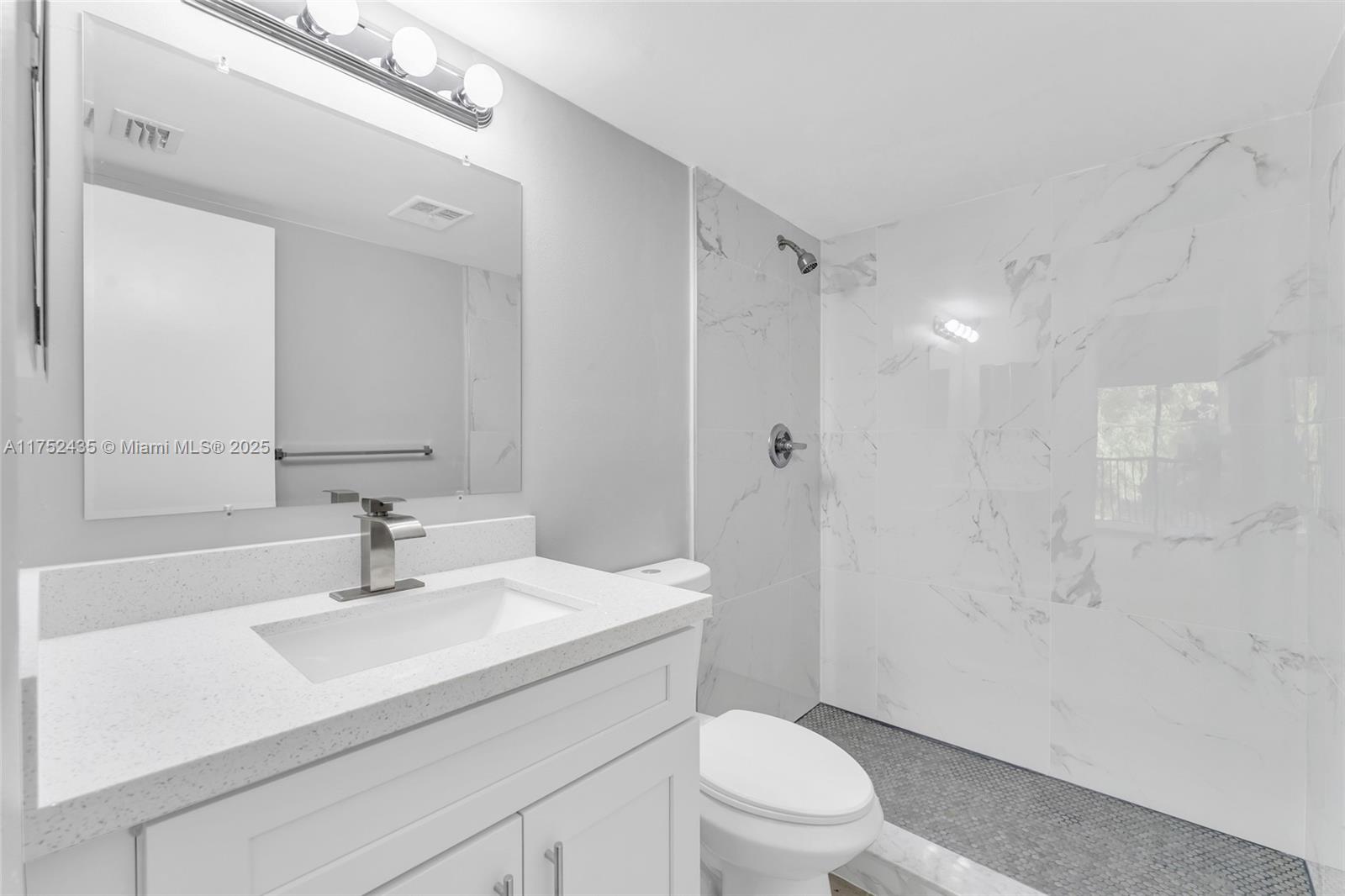 RACQUET CLUB VILLAGE APAR - Residential Lease