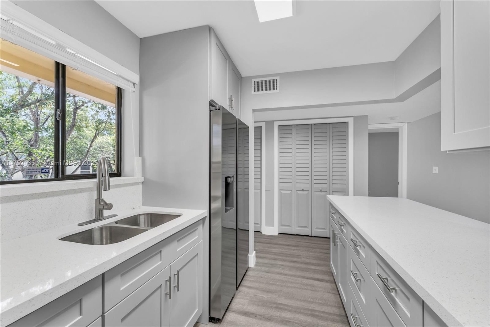 RACQUET CLUB VILLAGE APAR - Residential Lease