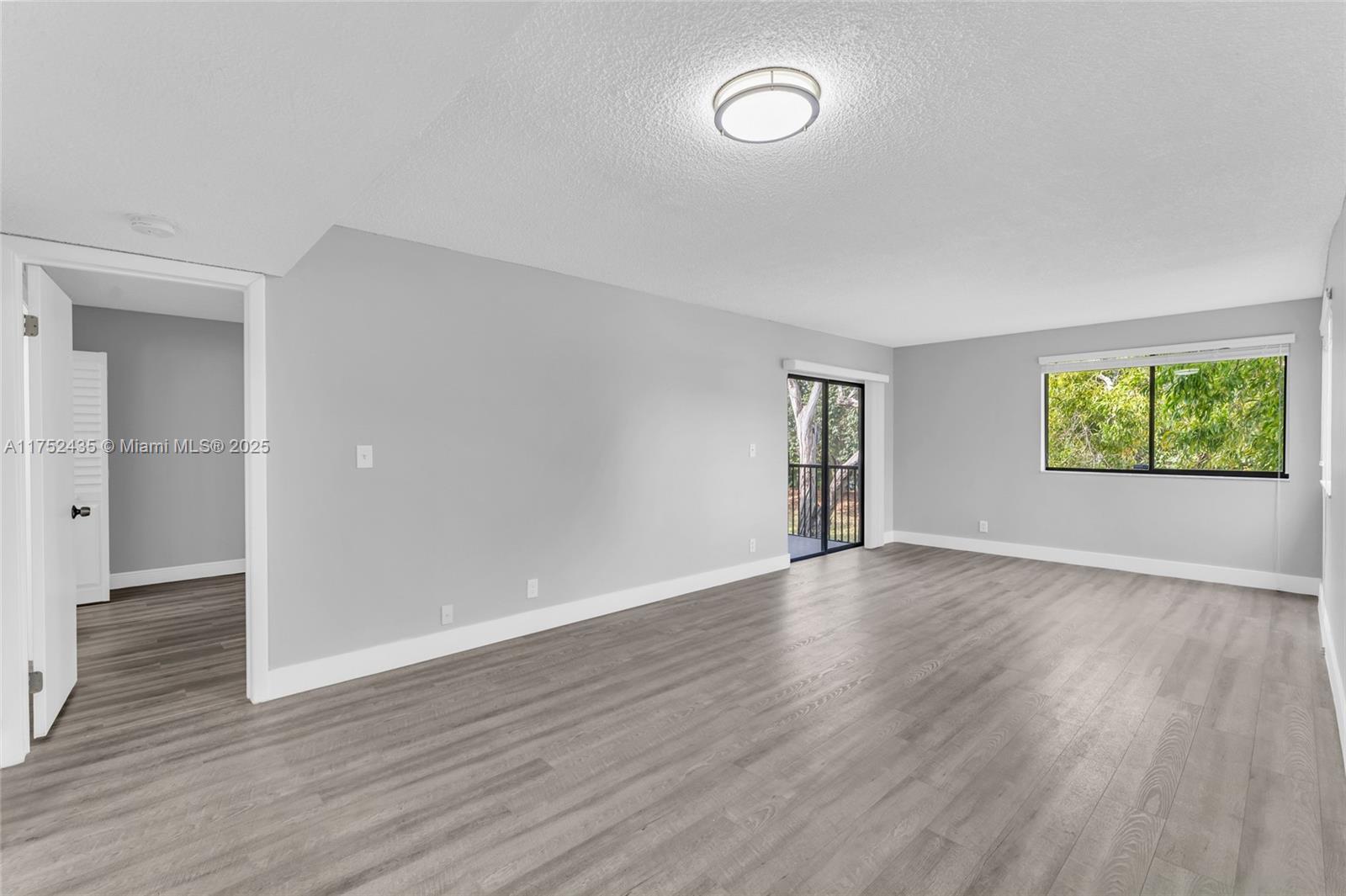 RACQUET CLUB VILLAGE APAR - Residential Lease