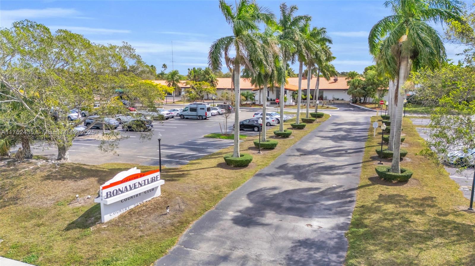 RACQUET CLUB VILLAGE APAR - Residential Lease