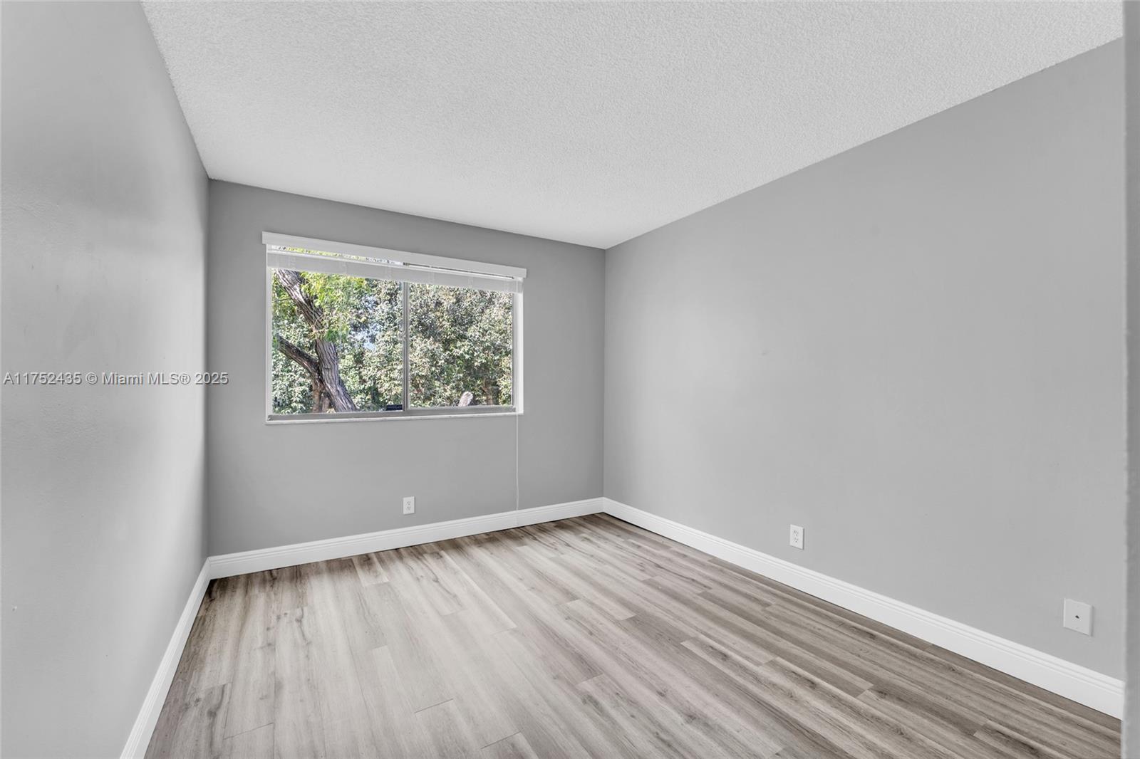 RACQUET CLUB VILLAGE APAR - Residential Lease