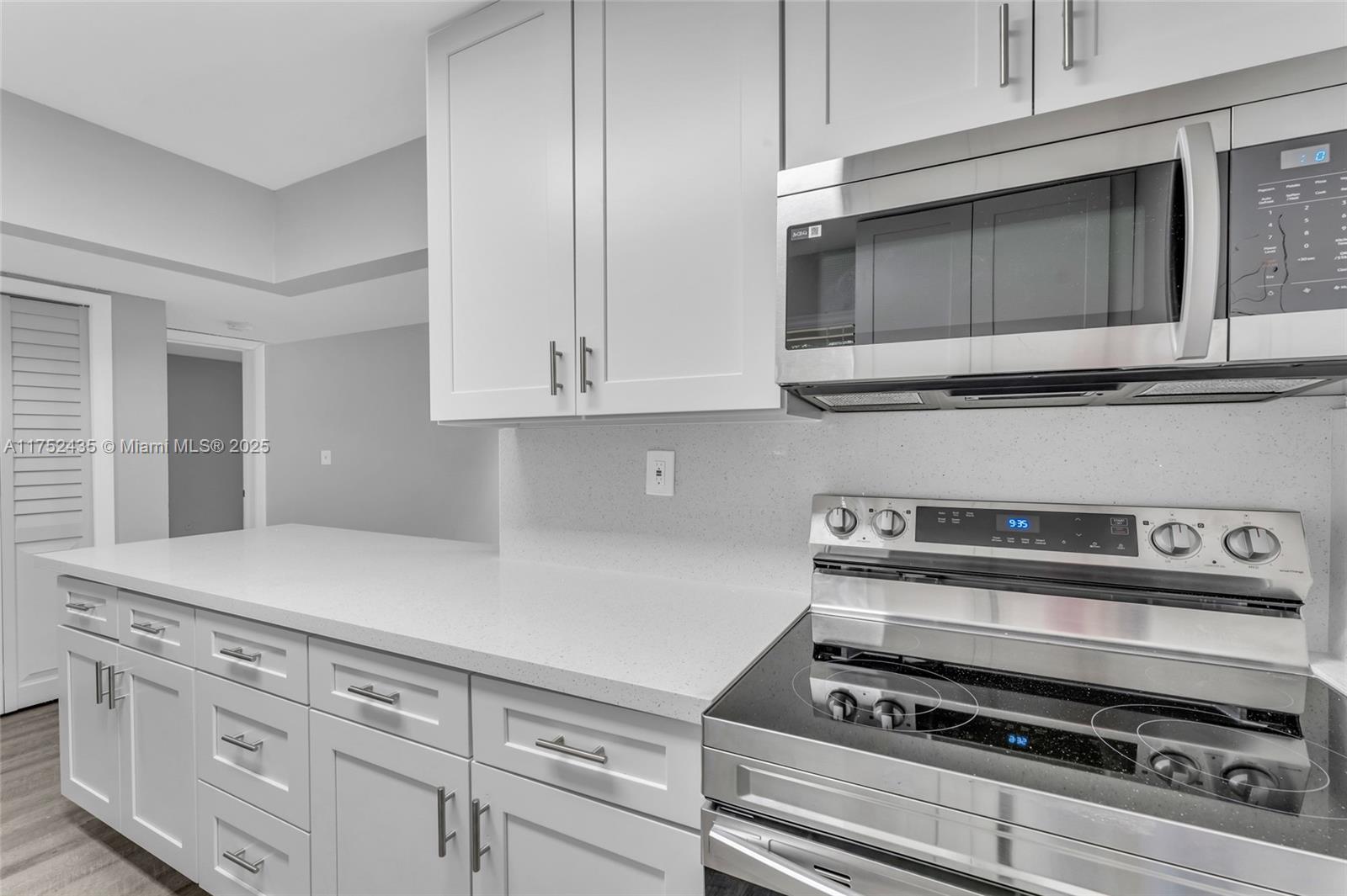 RACQUET CLUB VILLAGE APAR - Residential Lease