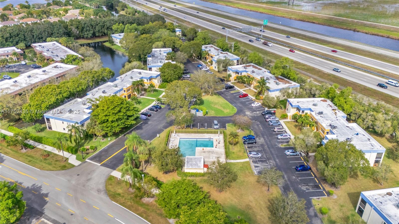 RACQUET CLUB VILLAGE APAR - Residential Lease