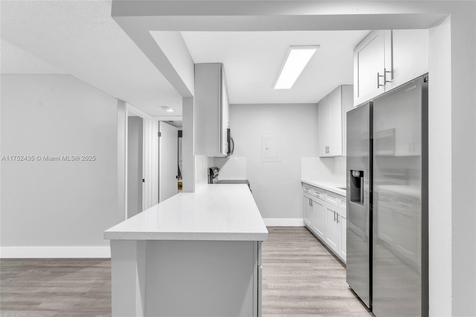 RACQUET CLUB VILLAGE APAR - Residential Lease