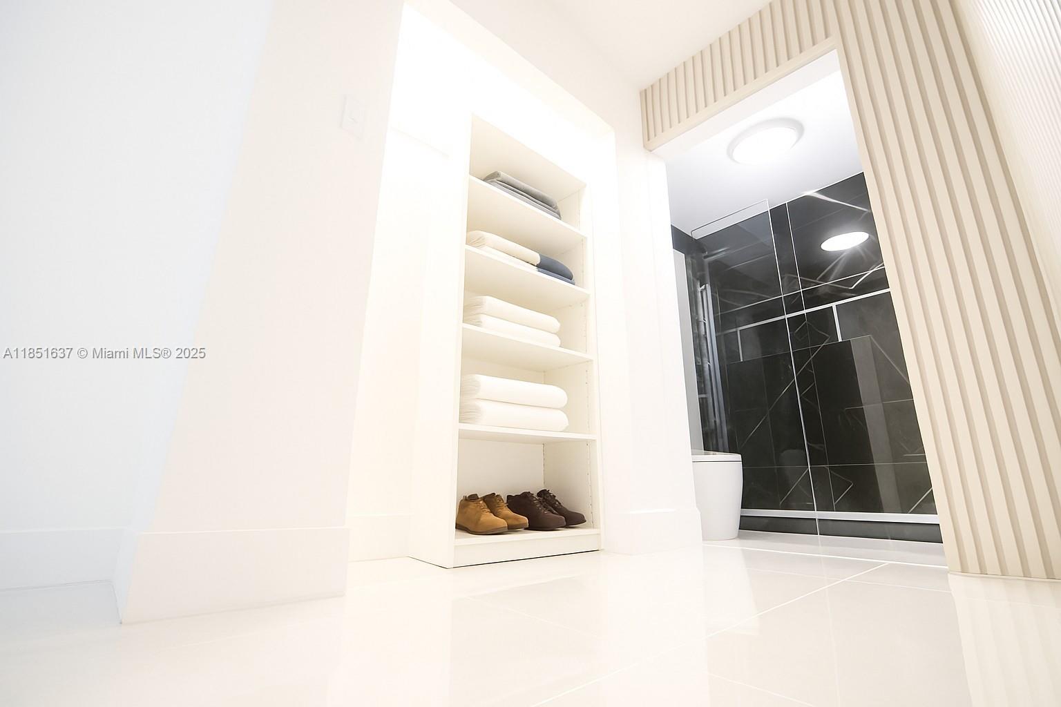 WEST LAKE VILLAGE II COND - Residential