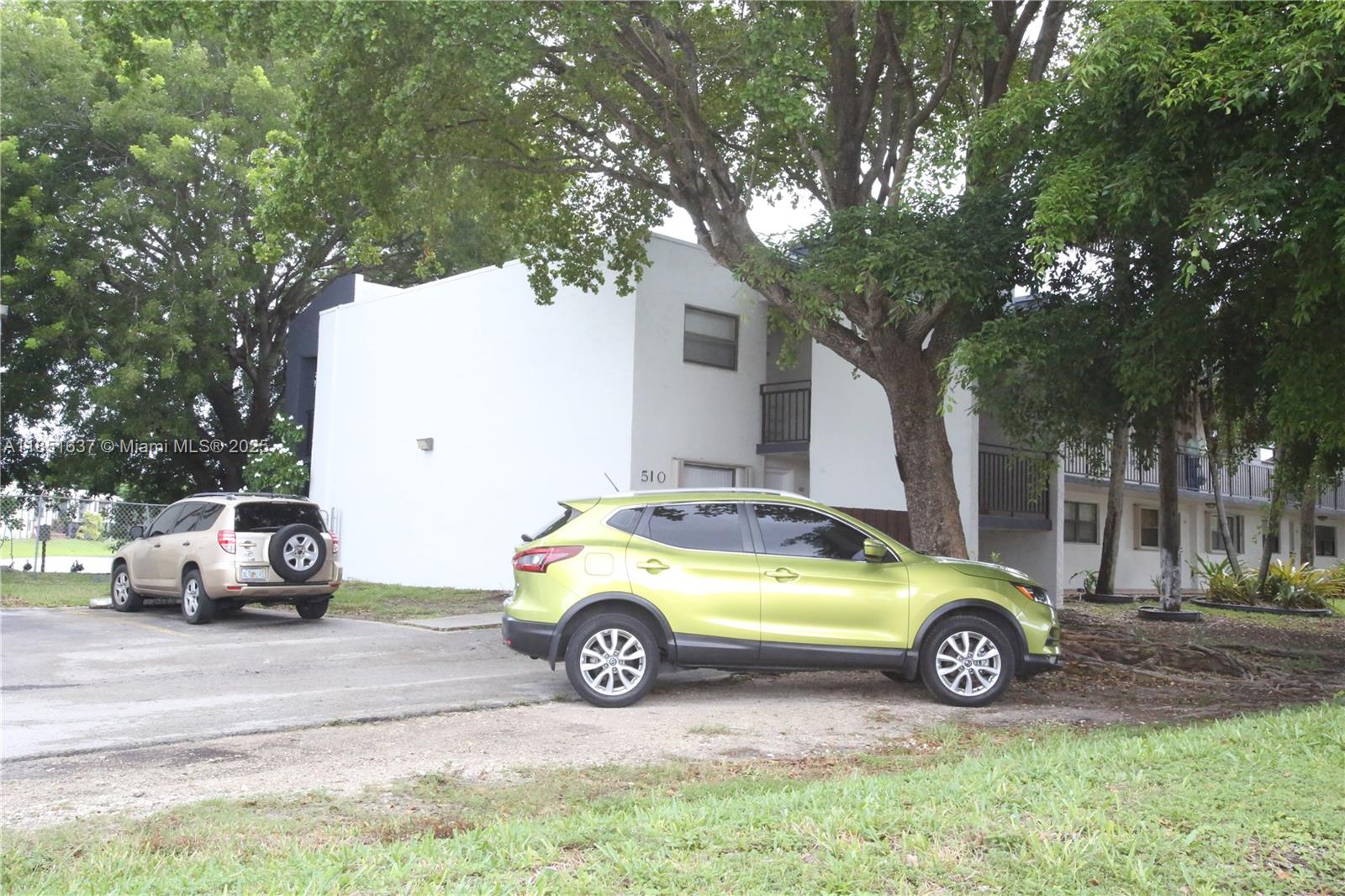 WEST LAKE VILLAGE II COND - Residential