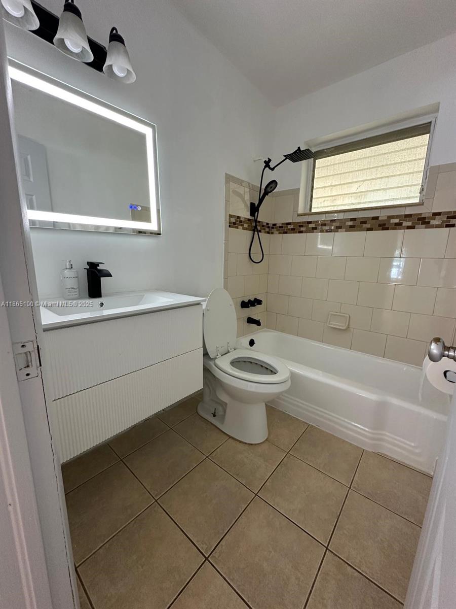 DAVIS ISLES - Residential Lease