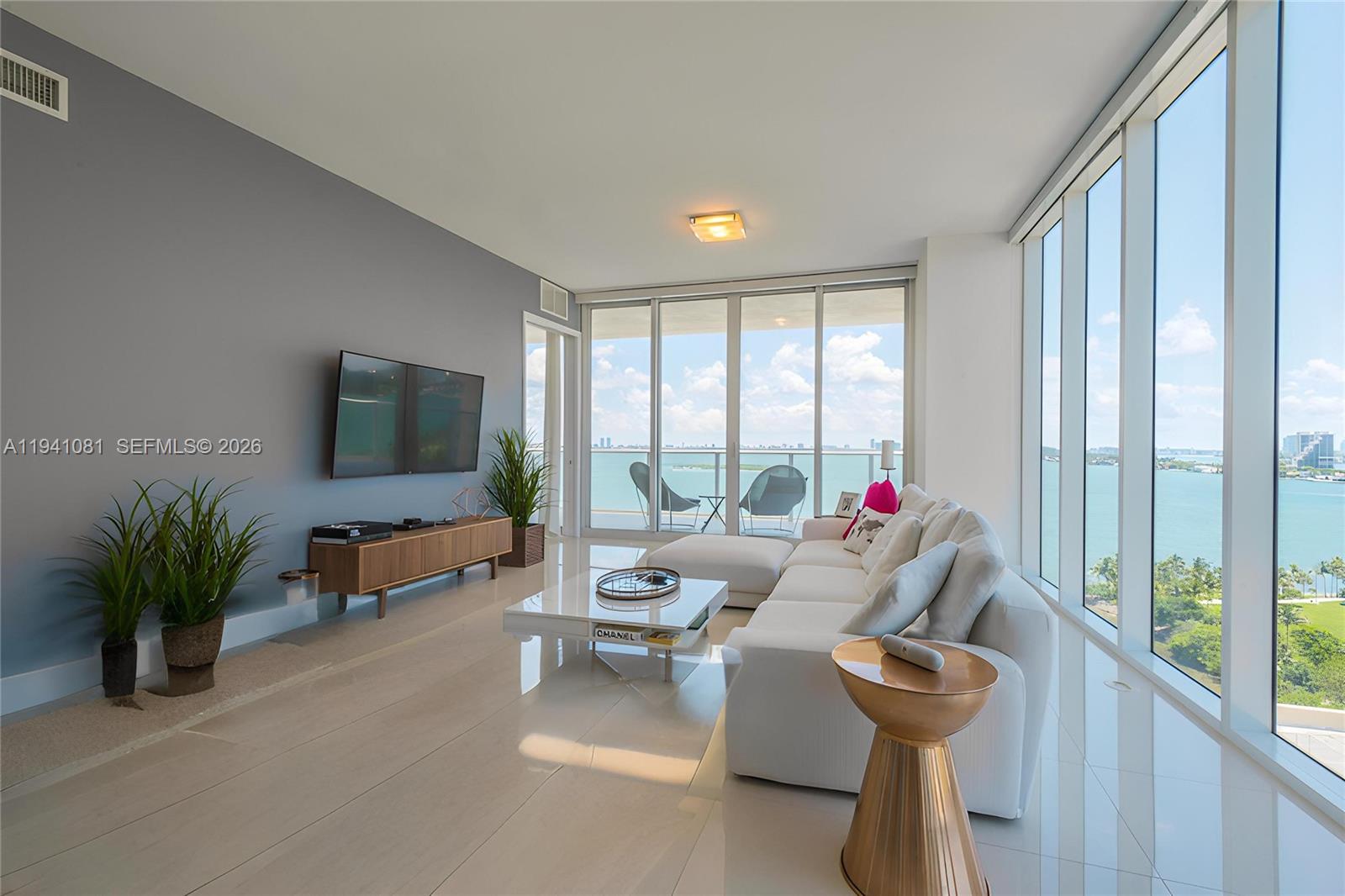 PARAMOUNT BAY CONDO - Residential
