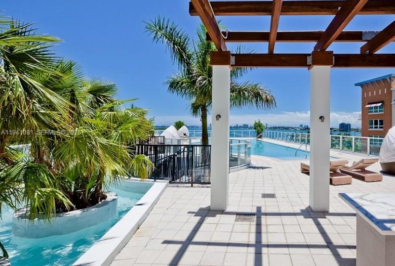 PARAMOUNT BAY CONDO - Residential