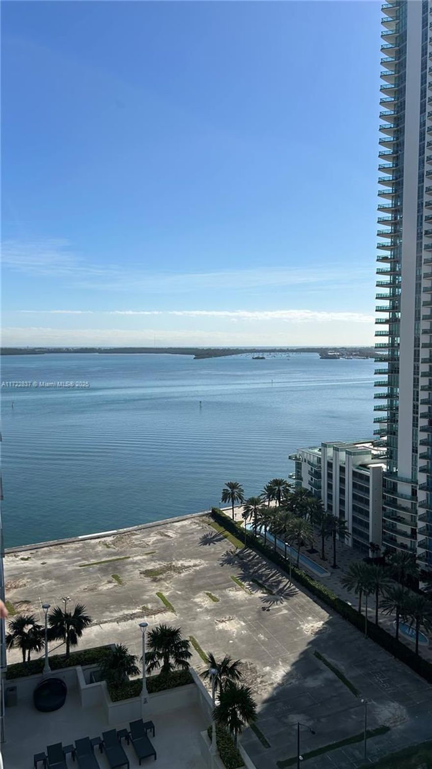 1/1 BAY VIEW AT RENOWNED building "THE CLUB AT BRICKELL BAY" in the HEART OF BRICKELL. LOCATION LOCATION GREAT INCOME PRODUCING UNIT. AIRBNB APPROVED. NO SHORT TERM RENTAL RESTRICTIONS. CLOSING COSTS ASSISTANCE. 
Potential AIRBNB INCOME of $120,000/year!!!! The building has many great amenities: two pools, jacuzzi, fully equipped gym, lounge room children playroom and valet parking. Located in Miami's financial district, indulge in convenience with shops, restaurants, and public transportation at your doorstep. Don't miss out on this incredible opportunity. HOA includes Internet, cable and water. PRIVATE LOAN AVAILABLE WITH MINIMUM 30% Down Payment plus closing costs.