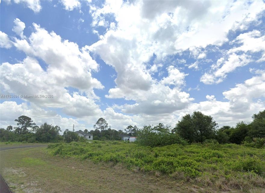 Build your dream home on a 0.23 acre lot in La Belle, Florida! Located in a beautiful neighborhood, near schools, shopping centers, and restaurants!