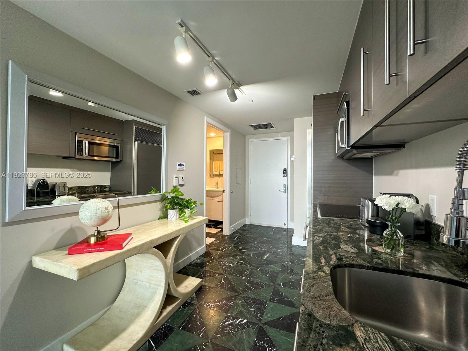 ICON BRICKELL CONDO NO 3 - Residential