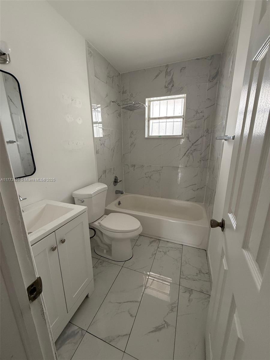 467 Sw 7 St 4, Miami, Broward County, Florida - 2 Bedrooms  
1 Bathrooms - 