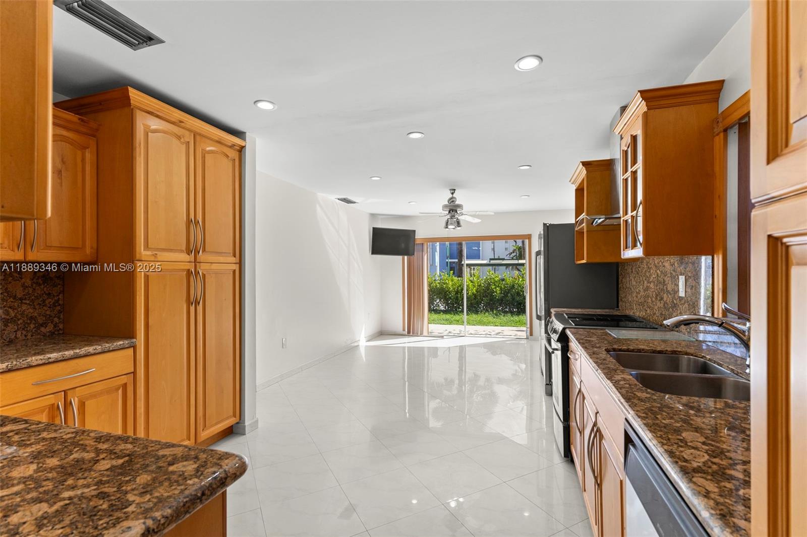 ALTOS DEL MAR NO 5 - Residential