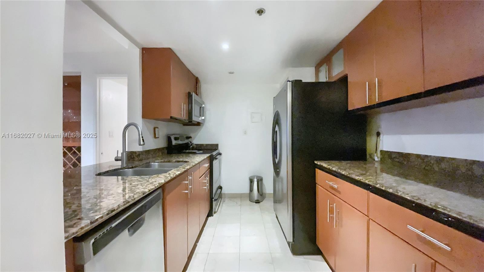 THE GRAND FKA VENETIA - Residential Lease