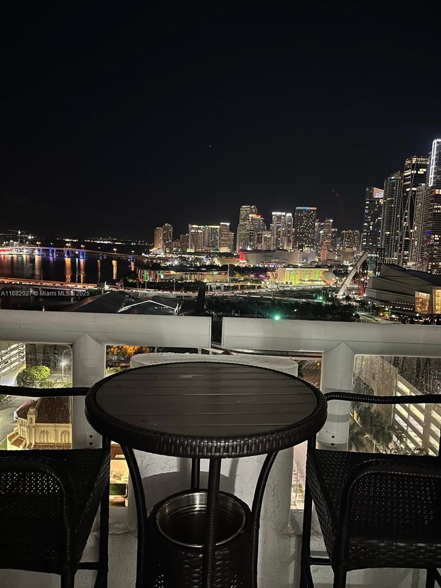 This spacious one-bedroom, 1.5-bath condo at The Grand offers nearly 1,000 square feet, providing excellent value in Miami’s vibrant Edgewater neighborhood. With a large living and dining area, this unit makes the most of its city and water views, creating an open and inviting atmosphere. The generously sized master bedroom enhances the spacious feel of the layout. The Grand’s waterfront location brings additional appeal, with amenities including a fully equipped gym, pool, and convenient shopping on the first floor, featuring a variety of coffee shops and dining options—all adding to the lifestyle appeal of the area. UNFURNISHED.