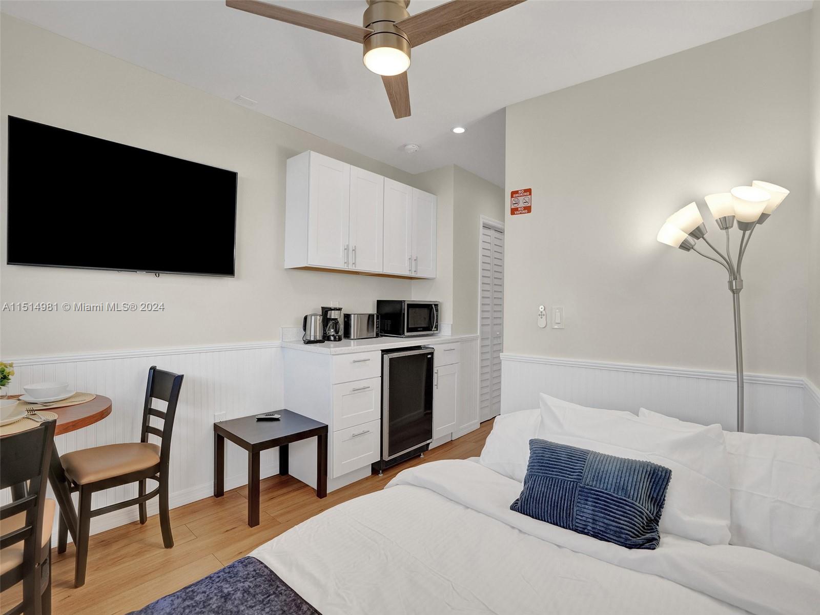 HOLLYWOOD BEACH - Residential Lease