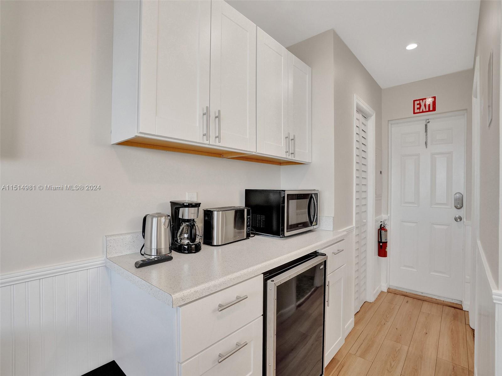 HOLLYWOOD BEACH - Residential Lease