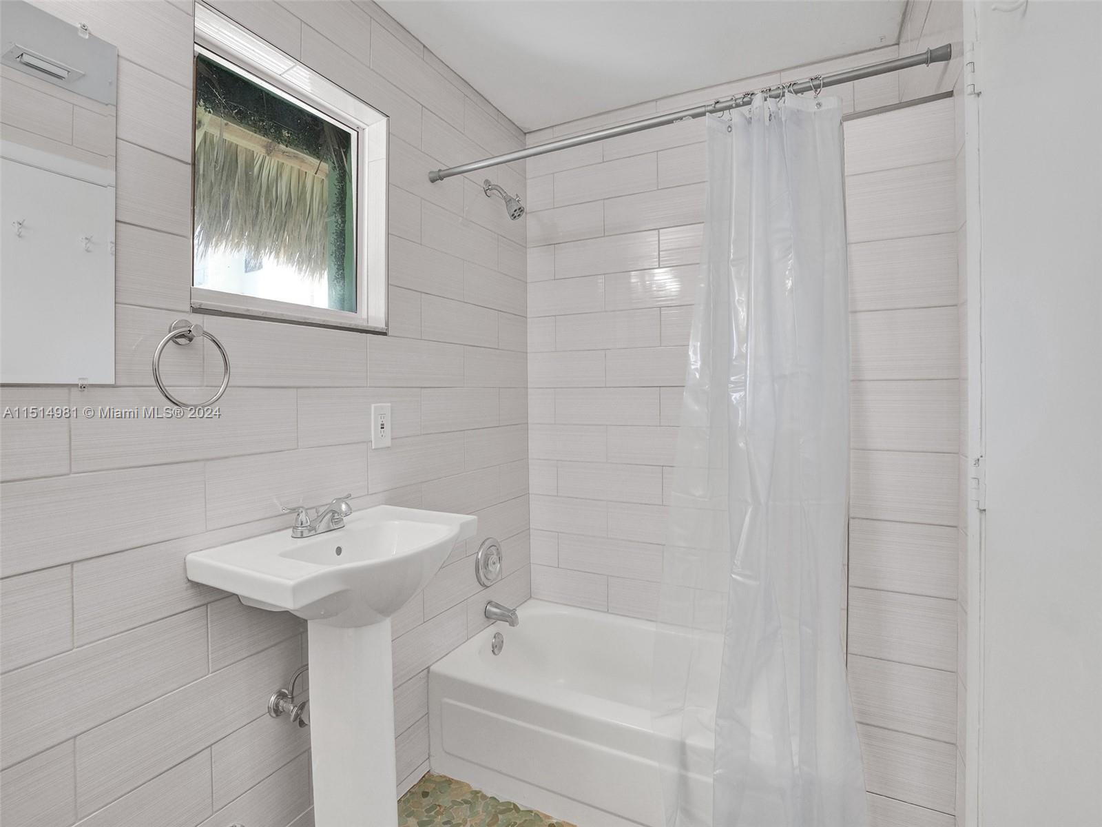 HOLLYWOOD BEACH - Residential Lease