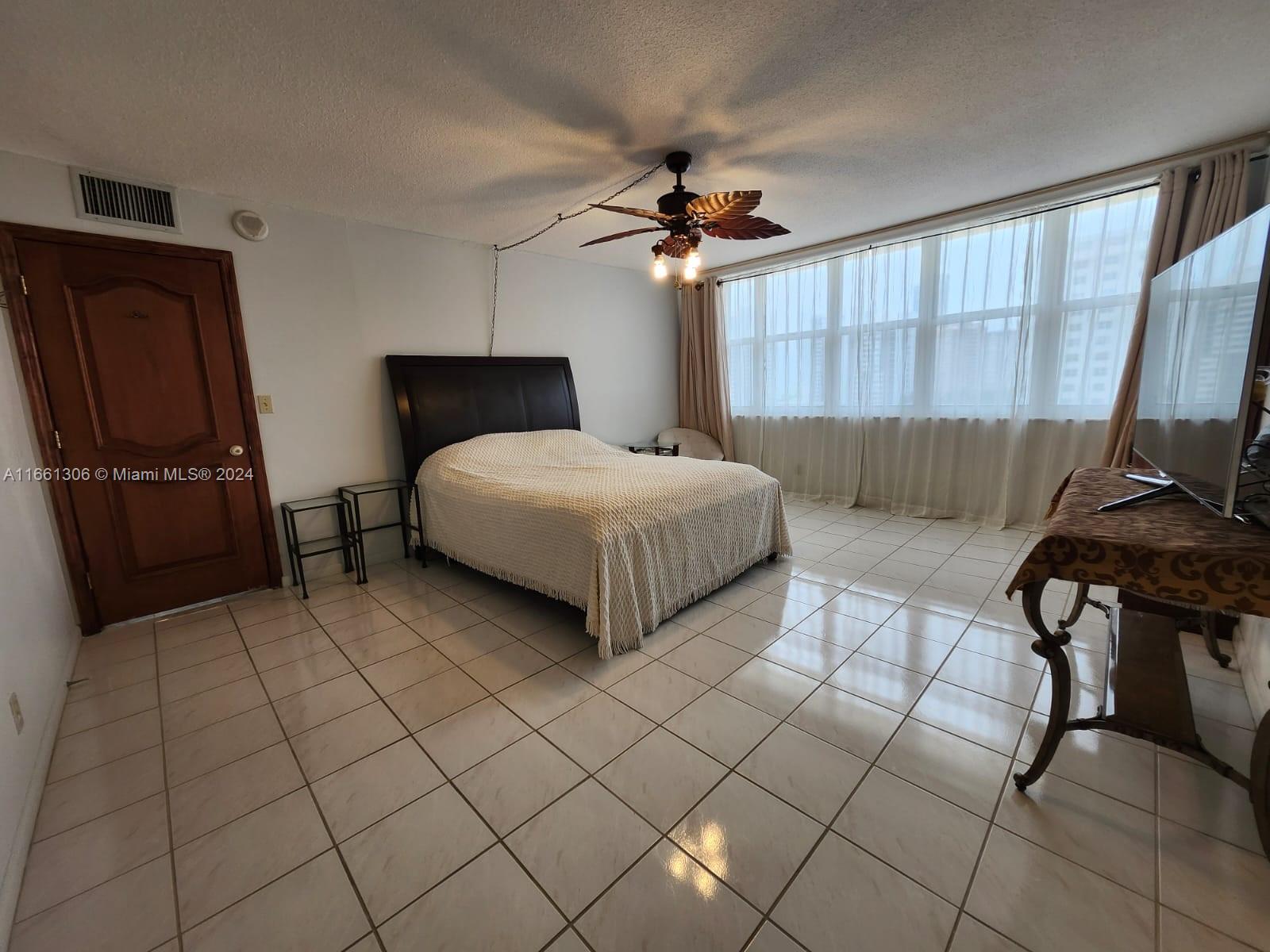 IMPERIAL TOWERS CONDO - Residential