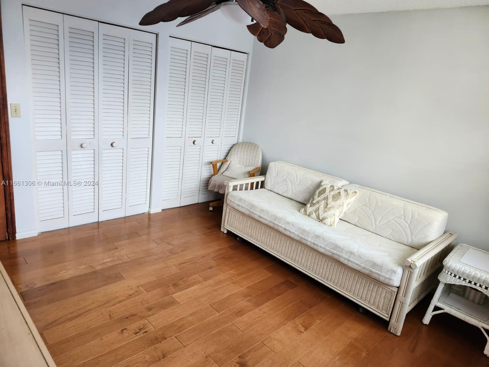 IMPERIAL TOWERS CONDO - Residential