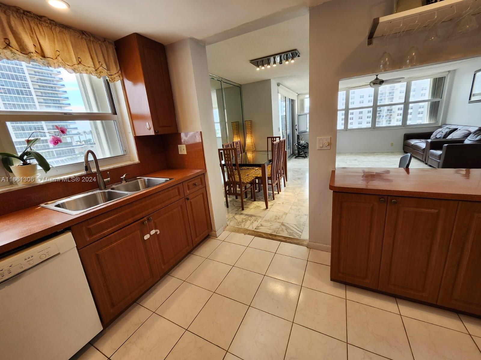 IMPERIAL TOWERS CONDO - Residential