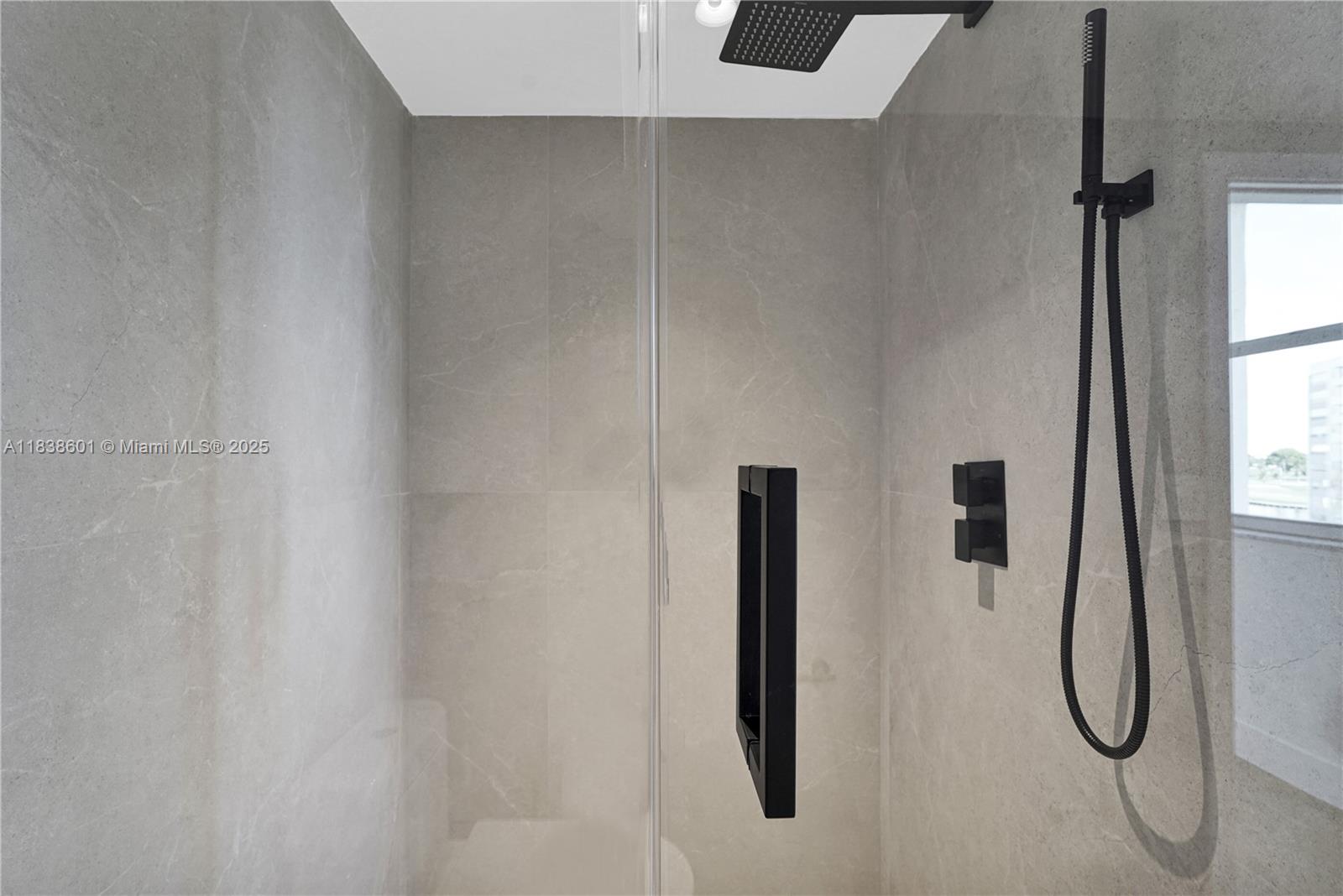 CARAVELLE CONDO - Residential