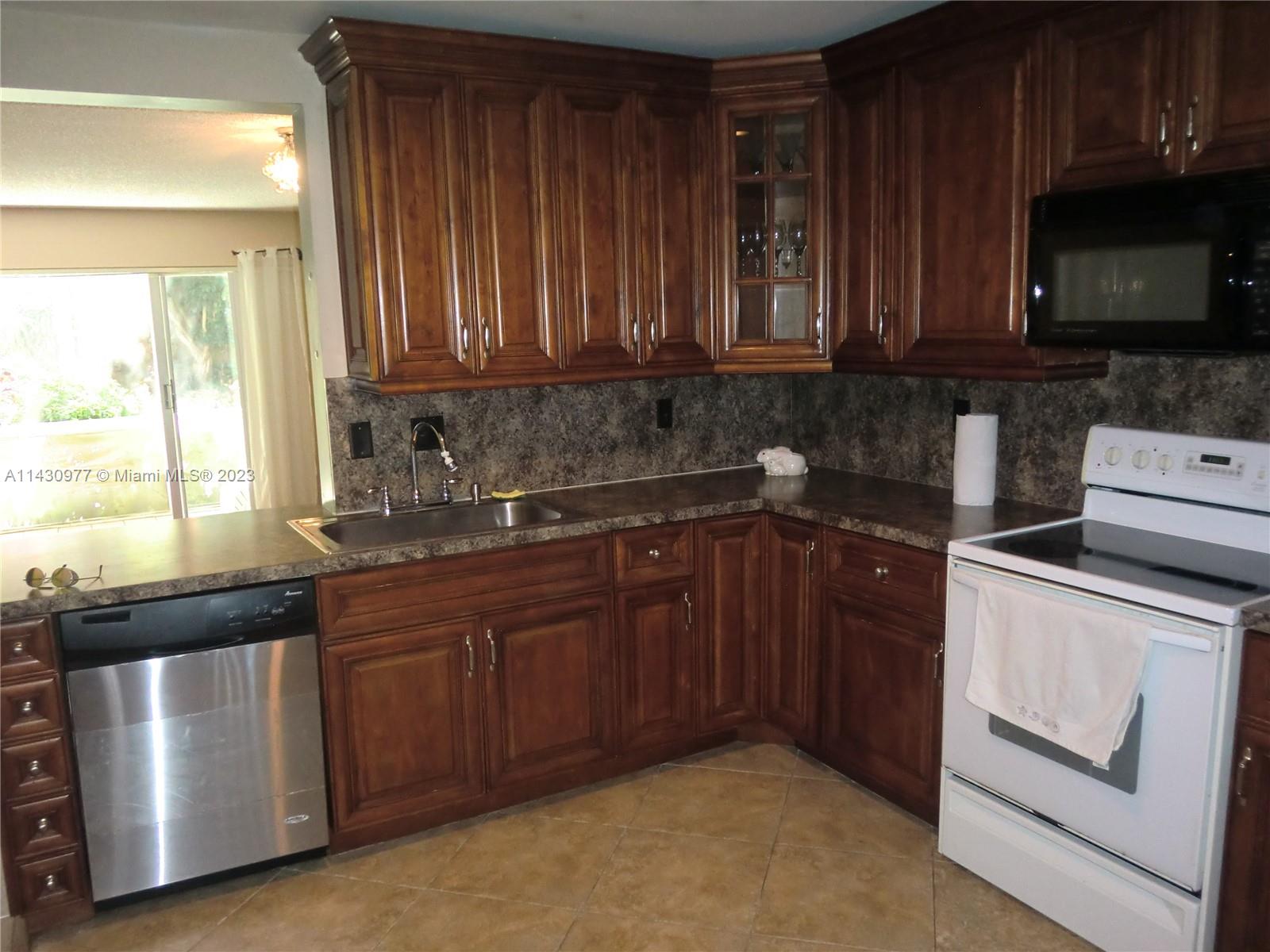 FAIRWAYS ROYALE CONDO - Residential