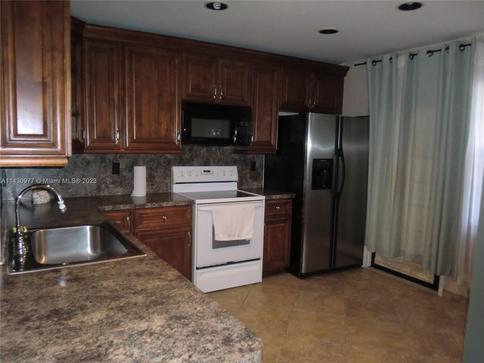 FAIRWAYS ROYALE CONDO - Residential