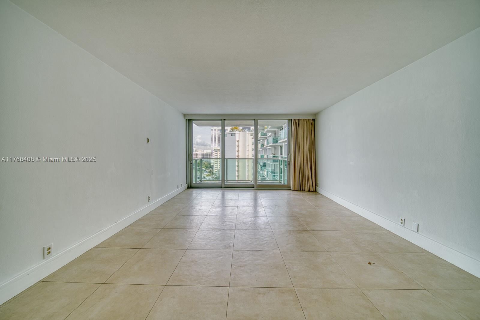 Rental Property at 1000 West Ave 1423, Miami Beach, Miami-Dade County, Florida - Bedrooms: 1 
Bathrooms: 1  - $3,000 MO.