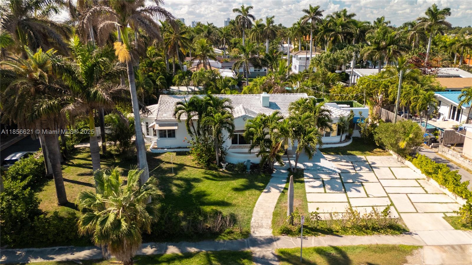 HOLLYWOOD LAKES SECTION - Residential Lease