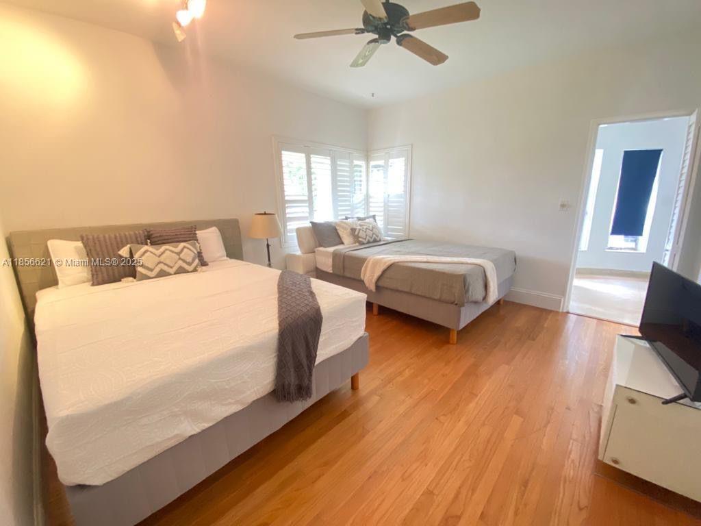 HOLLYWOOD LAKES SECTION - Residential Lease